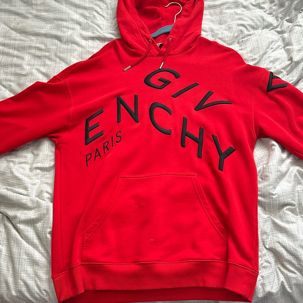 It is almost new hoodie, I just don’t want it anymore